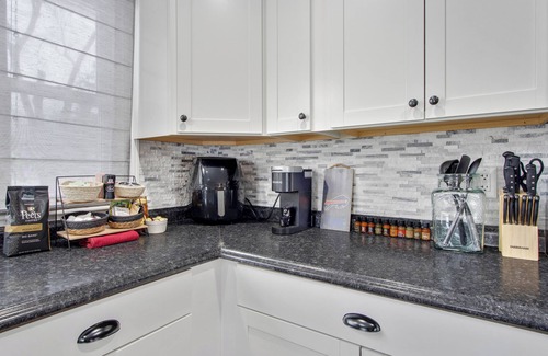 Orchard Park Maison | Cozy Stay at Home in Orchard Park- Near Bills Stadium
