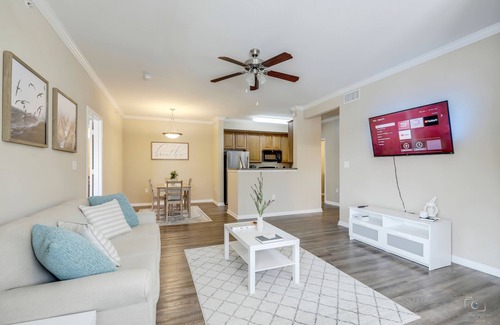 The Colony Appartement | Cozy Stay minutes from The Star! W/Pool & Gym - Near Top Golf and PGA Frisco!