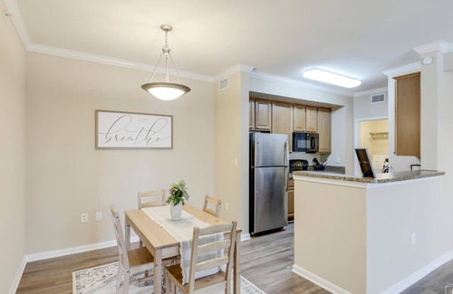 The Colony Appartement | Cozy Stay minutes from The Star! W/Pool & Gym - Near Top Golf and PGA Frisco!