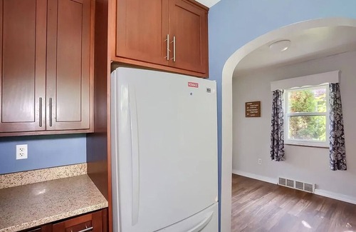 McKnight Maison | Cozy Stay with Fast WiFi – Steps from Food, Shopping & Fun!