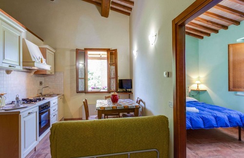 Casole d'Elsa Appartement | Cozy Stay With Scenic Views