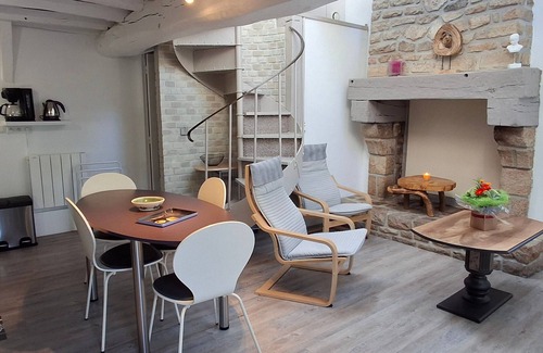 Alexain Cottage | Maison de Charme avec Étang Privé, Accès WIFI, et Équipements Confort - Idéal Nature et Pêche