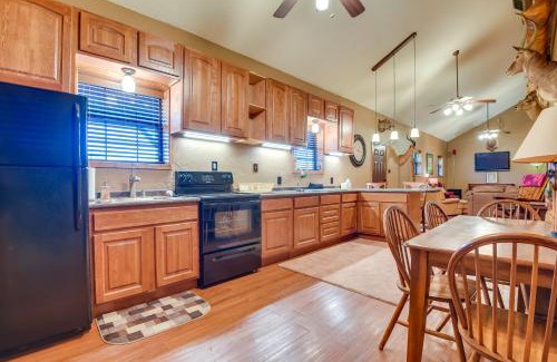 Palo Pinto County Maison | Cozy Strawn Cabin with Pool Access - Near Lake!