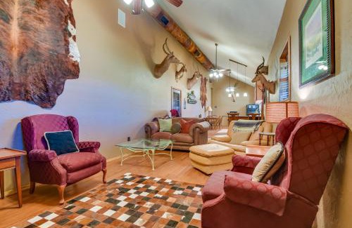 Palo Pinto County Maison | Cozy Strawn Cabin with Pool Access - Near Lake!