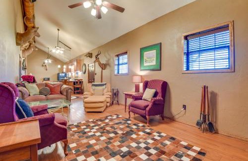 Palo Pinto County Maison | Cozy Strawn Cabin with Pool Access - Near Lake!