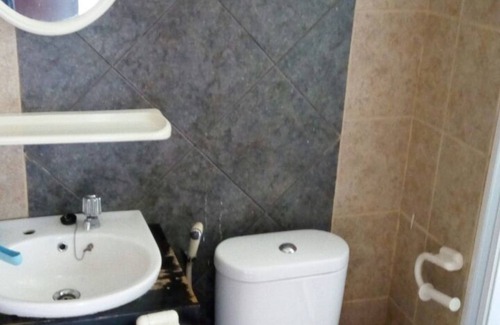 Panunggangan Utara Appartement | Cozy Studio Apartment 2 Bedroom Sleeps 3 with Great Location-GWR1916