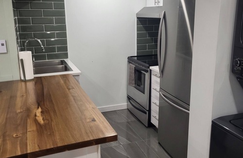 Nouveau-Rosemont Appartement | Cozy studio appartement in New Rosemont neighborhood near public transit.