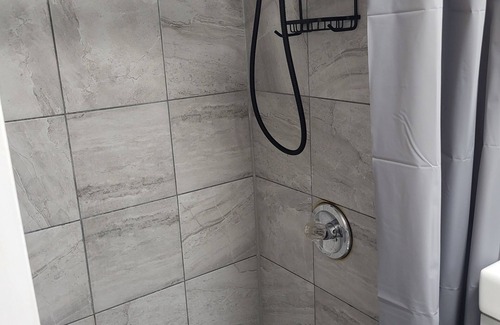 Nouveau-Rosemont Appartement | Cozy studio appartement in New Rosemont neighborhood near public transit.