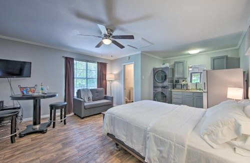 Avinger Appartement | Cozy Studio Cabin on Lake O the Pines with Deck!