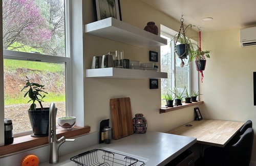 Weaverville Appartement | Cozy studio close to Weaver Basin Trail System and downtown.