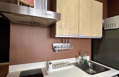 Valenzuela Copropriété | Cozy Studio Condo with AC, WiFi in Central Makati
