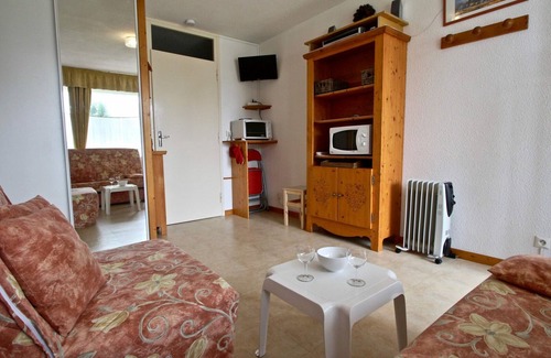 Chamrousse Appartement | Cozy Studio for 3 with Balcony in Chamrousse 1750 - Ski-In/Ski-Out!
