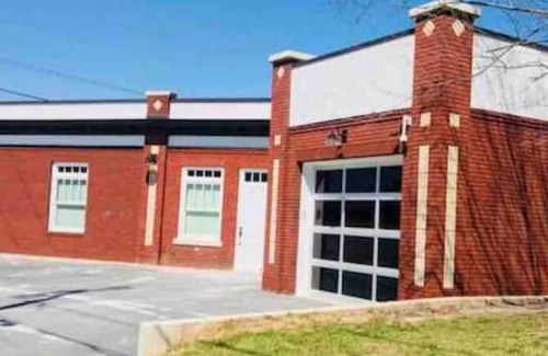 Thomasville Appartement | Cozy studio in a vintage 1930’s Gulf Gas Station in charming Thomasville GA