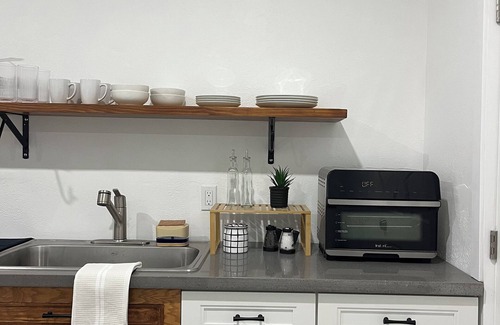 Pembroke Pines Appartement | Cozy studio in home with private parking and entrance in charming Pembroke Pines