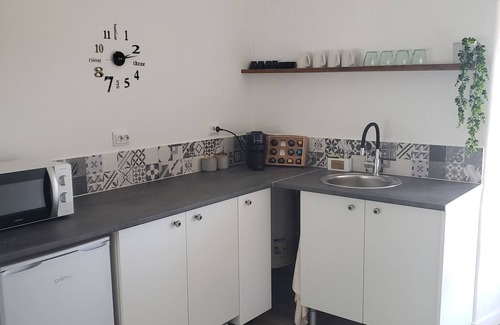Macao Appartement | Cozy studio in the mountains of Central Portugal! Vegan and pet friendly!