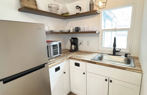 Lakewood Appartement | Cozy studio: Pet Friendly, EV charger, WiFi and AC in charming Lakewood