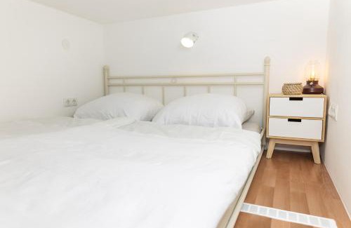 Neulerchenfeld Appartement | Cozy studio, private garden, 8 min to city center