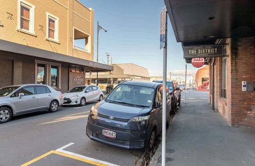 Petone Appartement | Cozy Studio - Private Balcony, Bath and Tub