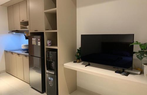 Serpong Appartement | Cozy Studio Roseville BSD City by alonelyroom