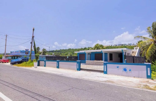 Guayabos Appartement | Cozy Studio Type Apartment across Jobos Beach, Isabela. WIFI & A/C.