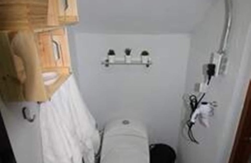 Santurce Appartement | Cozy Studio-WiFi, Walk to Rests & Beach W/ Parking