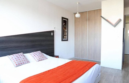 Chevilly-Larue Hôtel | Cozy Studio with Modern Kitchenette w/Convenient Access to Tramway T7