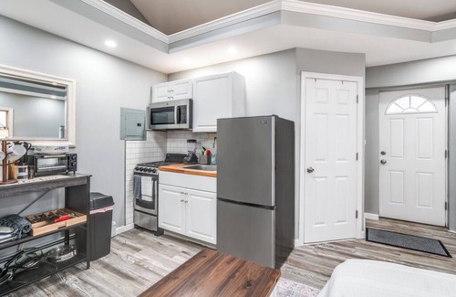 East Massapequa Appartement | Cozy studio with AC and WiFi in charming Massapequa