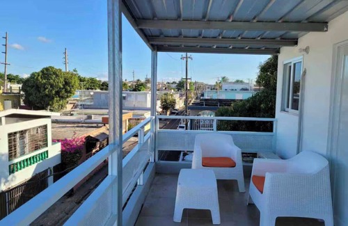 Santurce Appartement | Cozy Studio with Balcony,, 15 mins walk to Beach