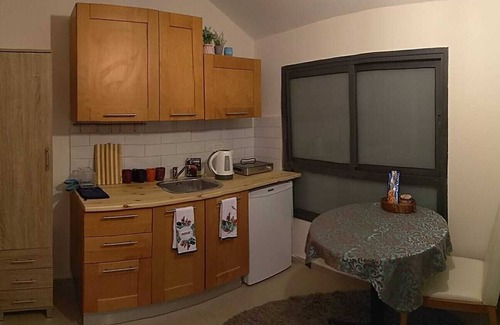 Nachlaot Appartement | Studio confortable avec beau toit. Nachlaot, centre-ville