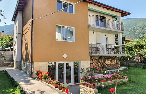 Sapareva Banya Maison | Cozy Studio With Tavern, Garden, And Mountain View