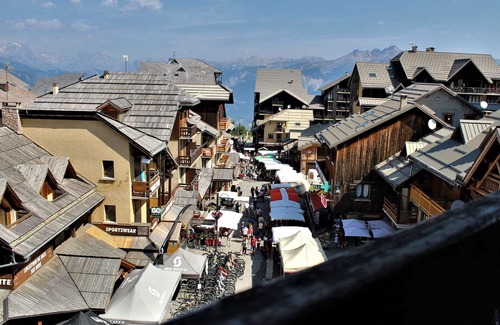 Risoul Appartement | Studio cosy pour 4 à Risoul 1850, au pied des pistes, balcon ouest, 2 étoiles