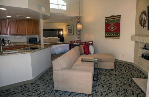 Arcadia Appartement | Cozy Studio with Pool & Fitness Room at Camelback