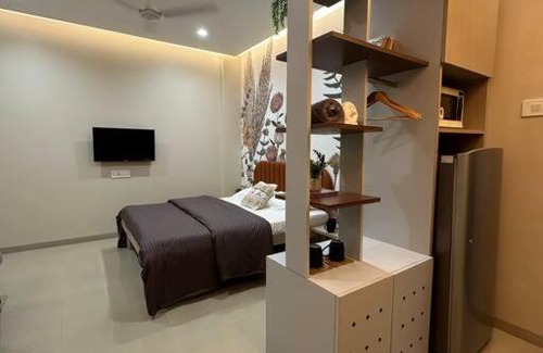 Mundhwa Appartement | Cozy Studio with Premium Interiors-WiFi,AC,SmartTv