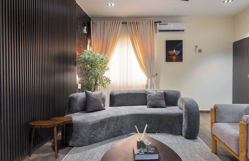Ikeja Maison | Cozy & Stylish 2BR Bungalow with AC, WiFi & 24/7 Power & Full Kitchen in Lagos.
