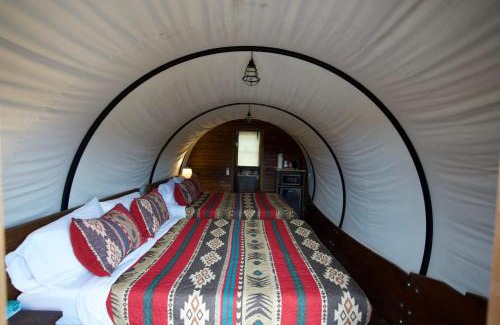 Bridgeport Maison | Cozy - Stylish West Wagon - Rustic Charm