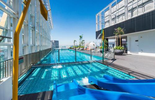 Central District Appartement | Cozy Suasana Suites Max 7pax S2