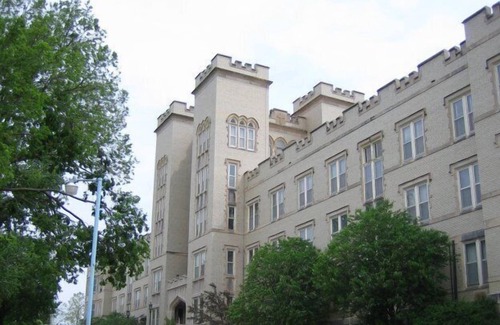 Salina Appartement | Cozy Suite in Historic Marymount College Building