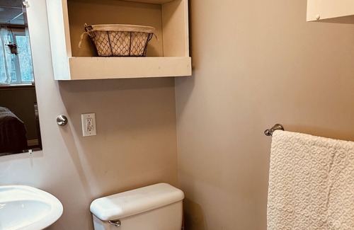 Maugerville Appartement | Cozy suite in the woods. 15min to Grand lake, 6min to amenities. Pet friendly!!