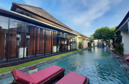 By Pass Ngurah Rai Villa | Cozy Suite Pool Access 5mins ride Jimbaran Beach