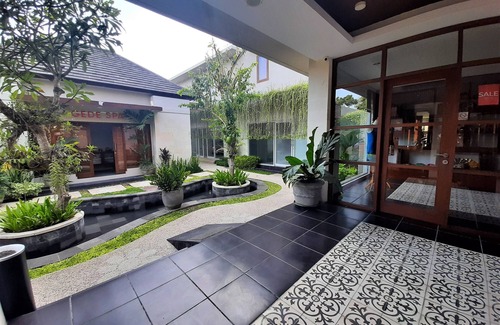 By Pass Ngurah Rai Villa | Cozy Suite Pool Access 5mins ride Jimbaran Beach