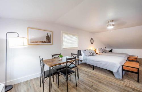 Mayfield Appartement | Cozy Suite w Stunning Lake Views at Fife Lake Lodge