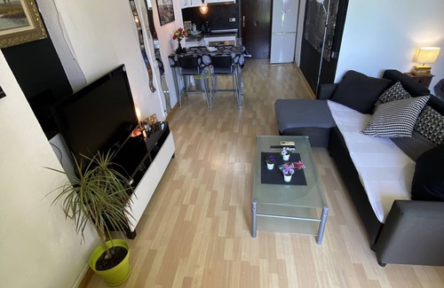 Cornella de Llobregat Appartement | Loft confortable et ensoleillé avec terrasse. 10 Minutes Au Centre