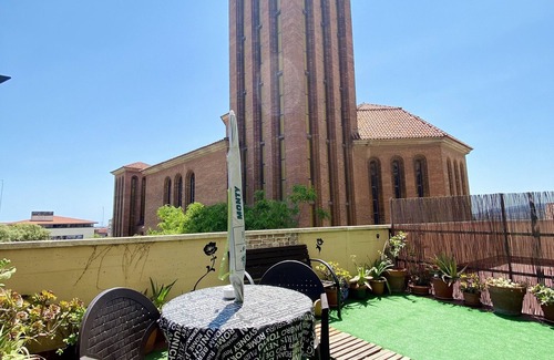 Cornella de Llobregat Appartement | Loft confortable et ensoleillé avec terrasse. 10 Minutes Au Centre