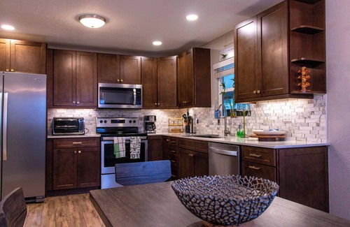 North Andrews Gardens Maison | “Cozy Sweet Summer Home close to the beaches, stadium, airport An entertainment”