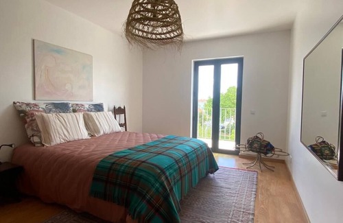 Grandola Appartement | Cozy T1 with large balcony, in the center of Villa Grandola