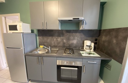 La Roche-Posay Appartement | Charmant T2 en Centre-ville avec Balcon et Wi-Fi proche des Thermes – La Roche-Posay