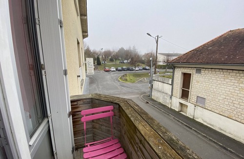 La Roche-Posay Appartement | Charmant T2 en Centre-ville avec Balcon et Wi-Fi proche des Thermes – La Roche-Posay