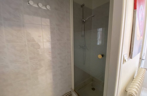 La Roche-Posay Appartement | Charmant T2 en Centre-ville avec Balcon et Wi-Fi proche des Thermes – La Roche-Posay