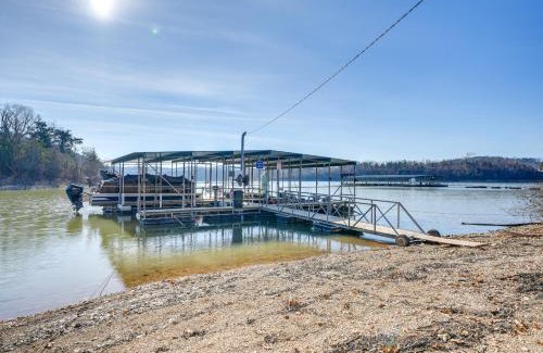 Cape Fair Maison | Cozy Table Rock Lake Boathouse with Pool Access