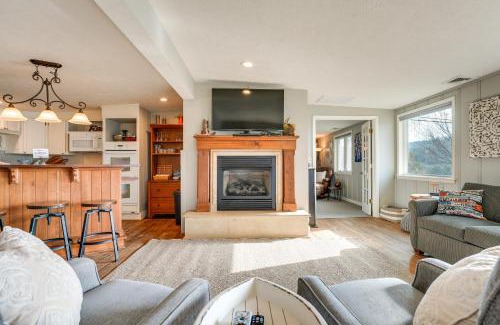 Cape Fair Maison | Cozy Table Rock Lake Boathouse with Pool Access